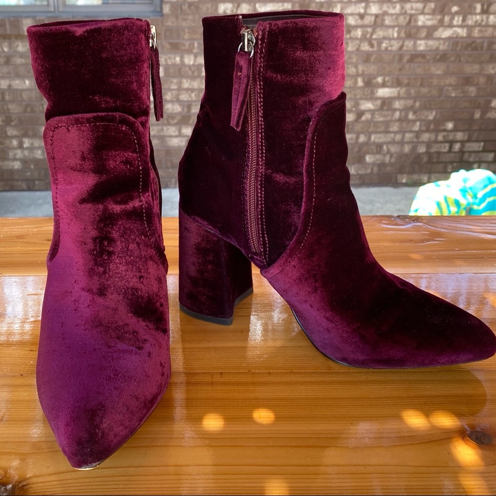 **CLOSET CLEAR OUT** Velvet Steve Madden Booties